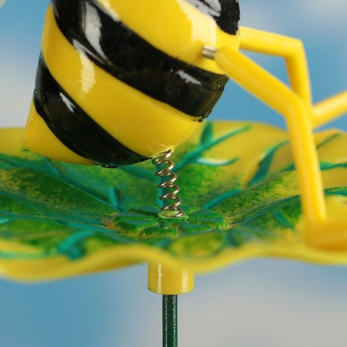 Штекер «Пчелка на листочке» фото 5