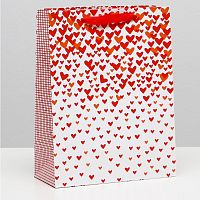Ламинированный пакет с сердечками - 26 x 32 x 12 см.