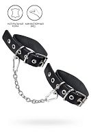 Черные оковы из одного ремешка с люверсами