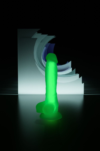 Зеленый, светящийся в темноте фаллоимитатор - 18,5 см. фото 8