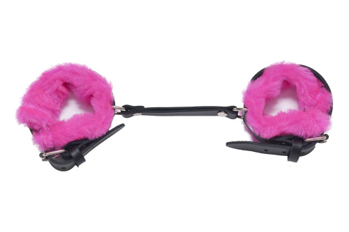 Черные базовые наручники из кожи с розовой опушкой фото 2