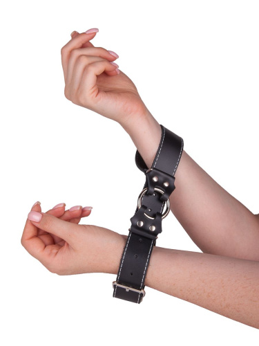 Кожаные ременные наручники фото 9