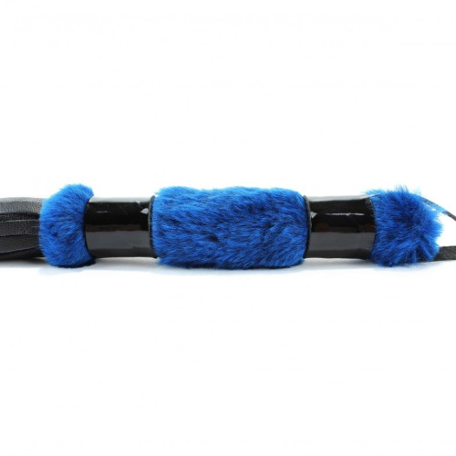 Черная плеть с синей меховой рукоятью - 44 см. фото 3