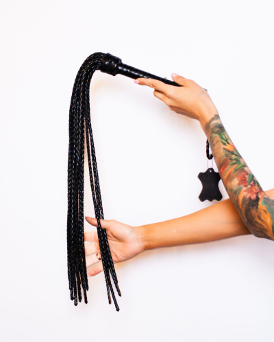 Черная многохвостая плеть Scandal из натуральной кожи - 75 см. фото 2