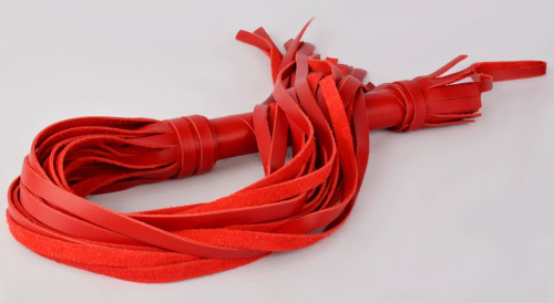 Гладкая красная плеть из кожи с жесткой рукоятью - 65 см. фото 2