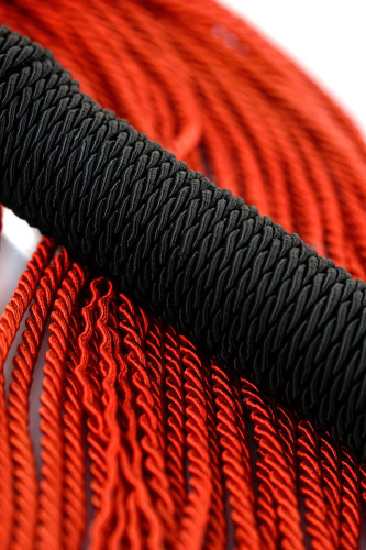 Красно-черный флоггер из веревки TOYFA Theatre - 48,5 см. фото 6 Красно-черный флоггер из веревки TOYFA Theatre - 48,5 см. фото 6