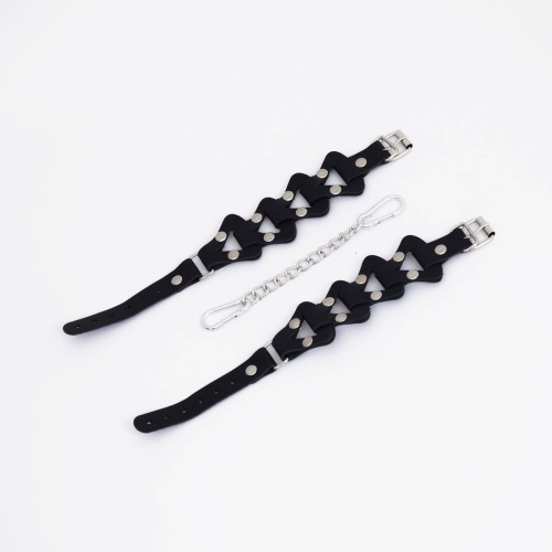 Черные кожаные оковы из звеньев Черные кожаные оковы из звеньев