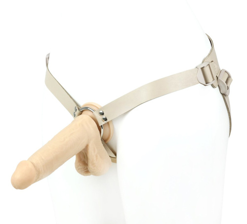 Поясной фаллоимитатор с мошонкой телесного цвета - 18,5 см.