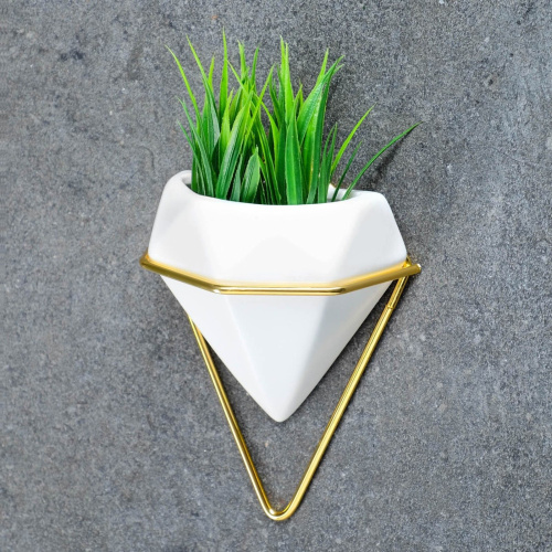 Белое настенное кашпо с золотистой подставкой (100 мл.)