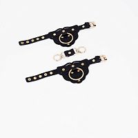 Черные наручники с золотистой фурнитурой