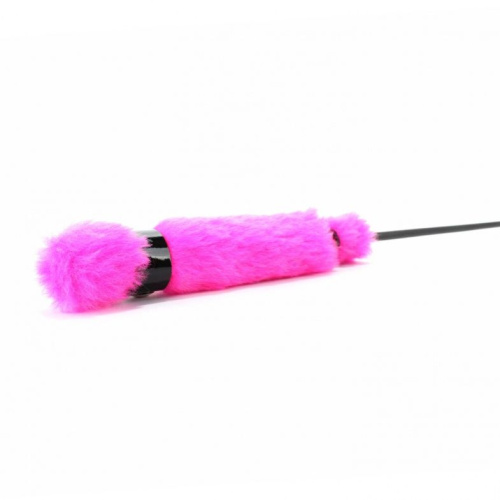 Черный лаковый стек с розовой меховой ручкой - 61 см. фото 3