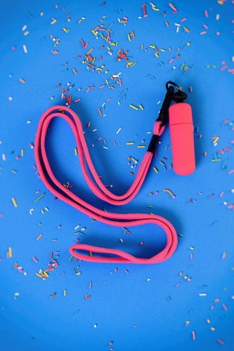 Розовая вибропуля на ремешке - 5,5 см. фото 5