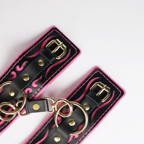 Черные кожаные наручники с розовой строчкой фото 4 Черные кожаные наручники с розовой строчкой фото 4