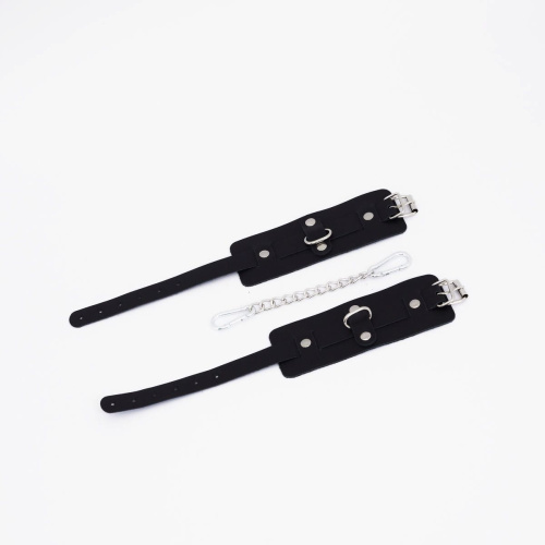 Черные кожаные оковы с хромированной фурнитурой Черные кожаные оковы с хромированной фурнитурой