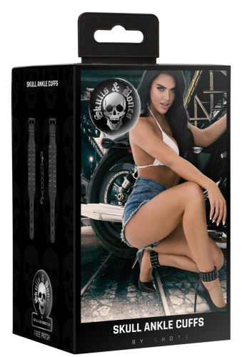 Черные оковы с заклепками в виде черепов фото 3 Черные оковы с заклепками в виде черепов фото 3