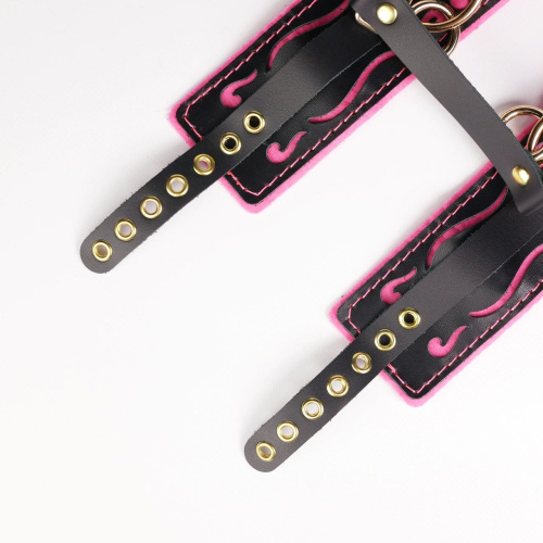 Черные кожаные оковы с розовой строчкой фото 5 Черные кожаные оковы с розовой строчкой фото 5